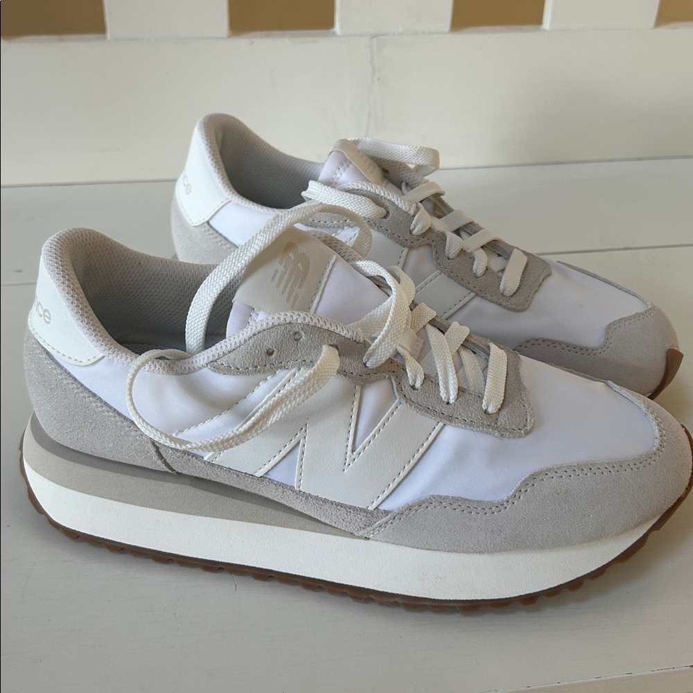 New Balance 237 Shoes White Women's Retro Sneaker Shoes Wore Once Suede & Mesh